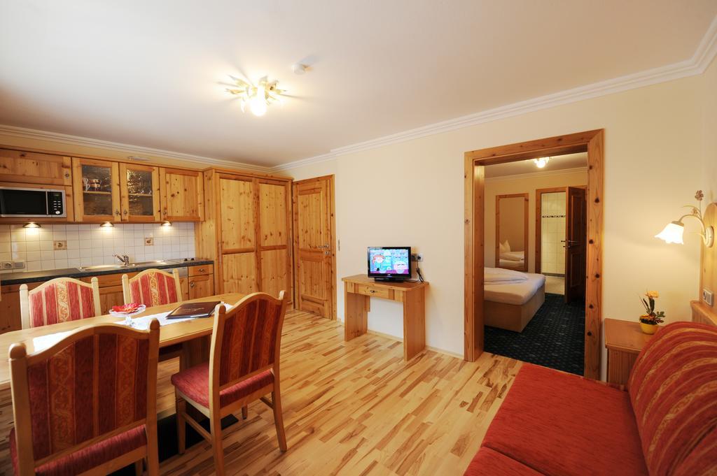Hotel Garni Landhaus Platzer Zell am Ziller Luaran gambar