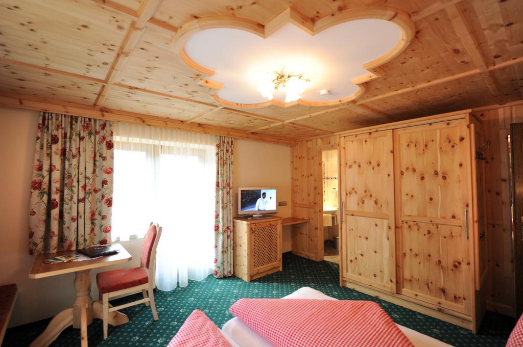 Hotel Garni Landhaus Platzer Zell am Ziller Luaran gambar