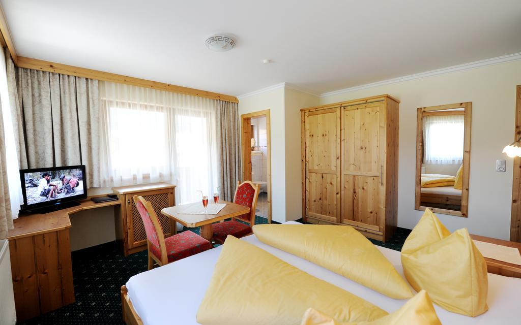 Hotel Garni Landhaus Platzer Zell am Ziller Luaran gambar