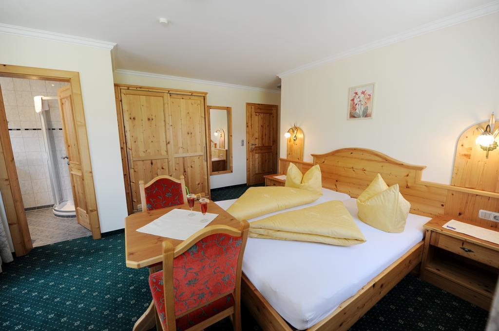 Hotel Garni Landhaus Platzer Zell am Ziller Luaran gambar