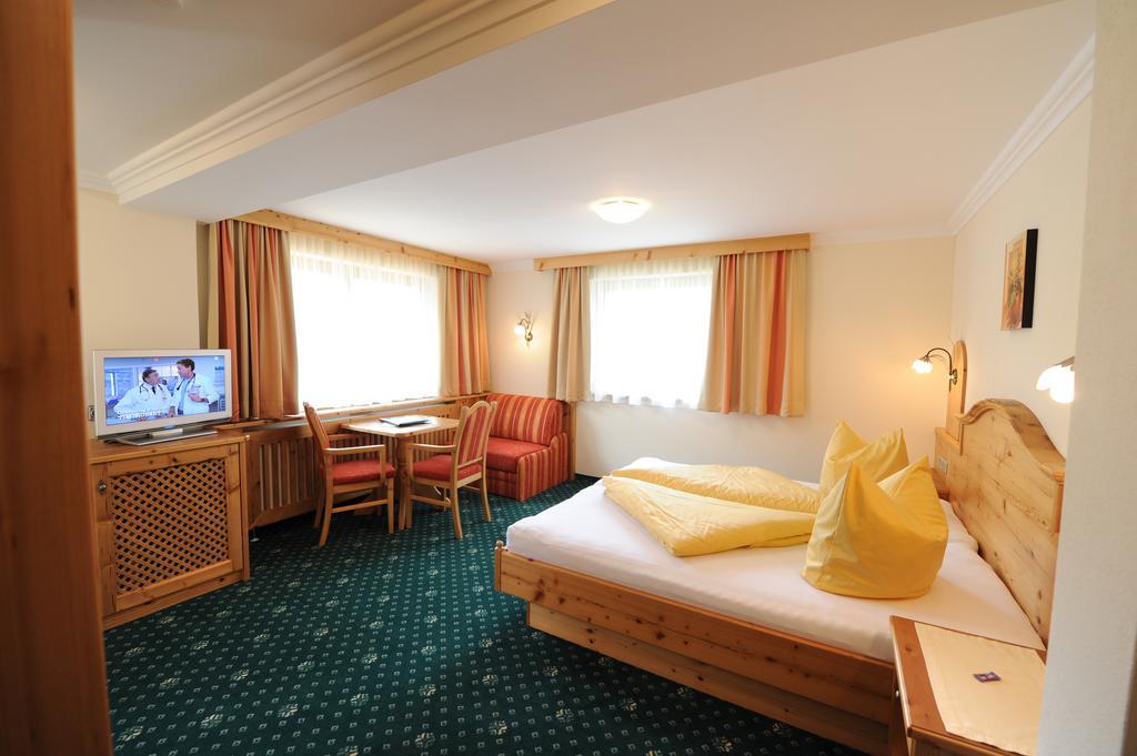 Hotel Garni Landhaus Platzer Zell am Ziller Luaran gambar