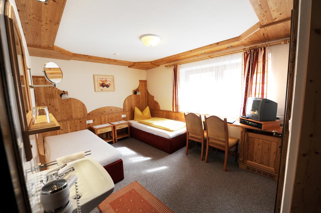Hotel Garni Landhaus Platzer Zell am Ziller Luaran gambar