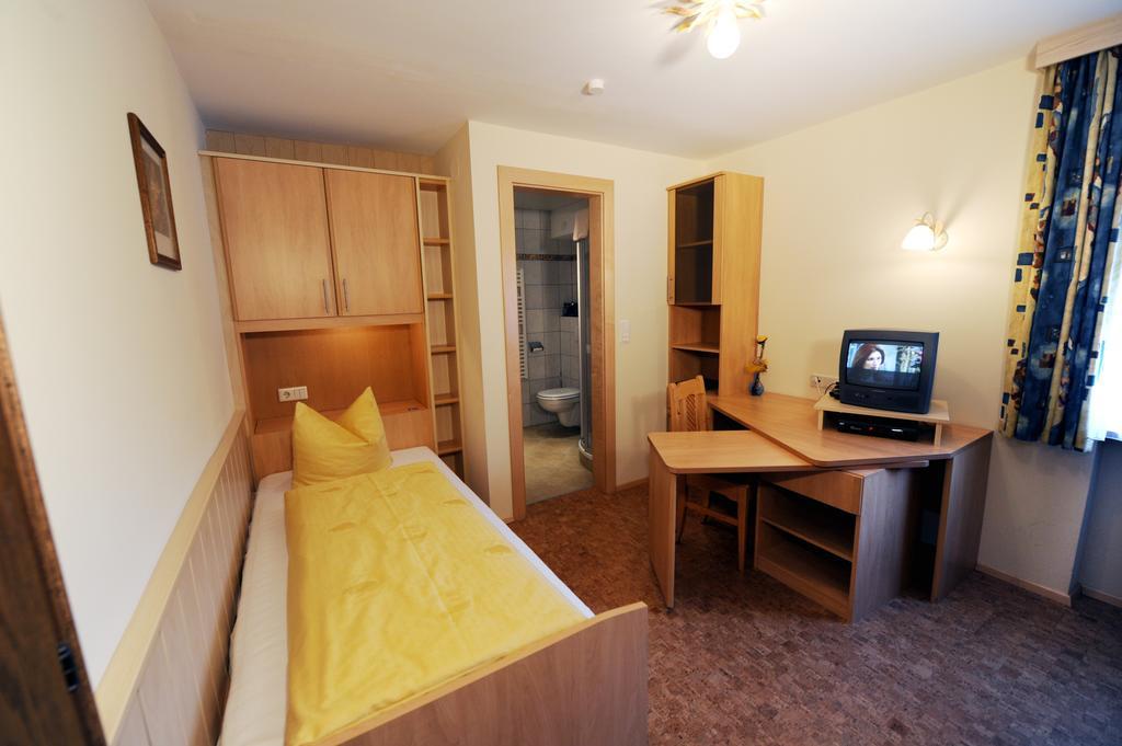 Hotel Garni Landhaus Platzer Zell am Ziller Luaran gambar